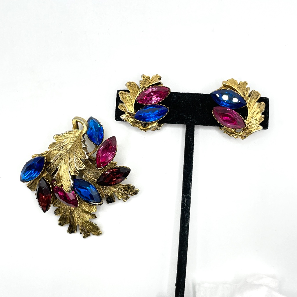 Vintage Unsigned Gold Tone Blue Fuchsia Purple Brooch Clip Earrings Set 50$